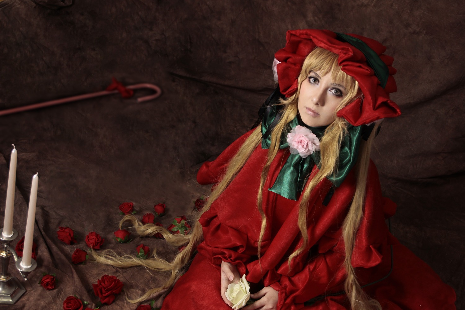 1girl blonde_hair bonnet bow dress flower lips long_hair red_capelet red_dress red_flower red_rose rose shinku sitting solo