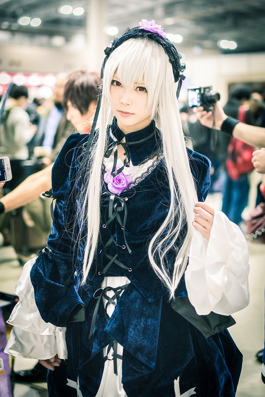 1girl 3d blurry blurry_background blurry_foreground depth_of_field dress hairband long_hair long_sleeves looking_at_viewer photo solo solo_focus suigintou