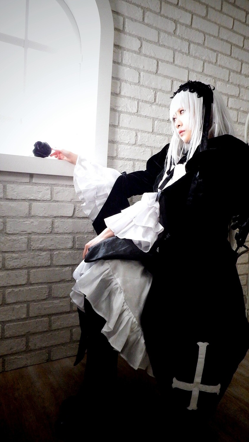 1girl black_dress dress flower gothic gothic_lolita lolita_fashion long_sleeves sitting solo suigintou veil white_hair