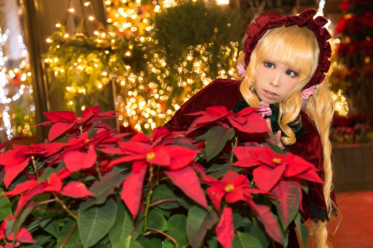 1girl bangs blonde_hair blue_eyes blurry bonnet bow dress flower frills long_hair looking_at_viewer shinku solo