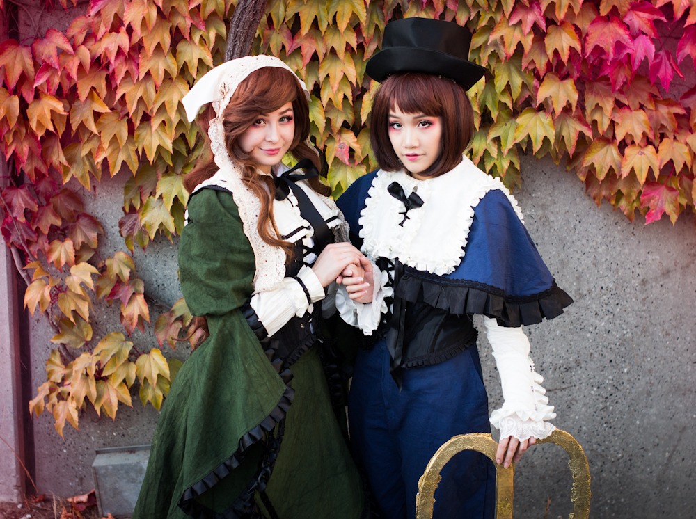 2girls autumn autumn_leaves bangs brown_eyes brown_hair capelet dress frills green_dress hat holding_hands leaf lips lipstick long_hair long_sleeves looking_at_viewer makeup maple_leaf multiple_cosplay multiple_girls outdoors short_hair sisters smile suiseiseki tagme tree