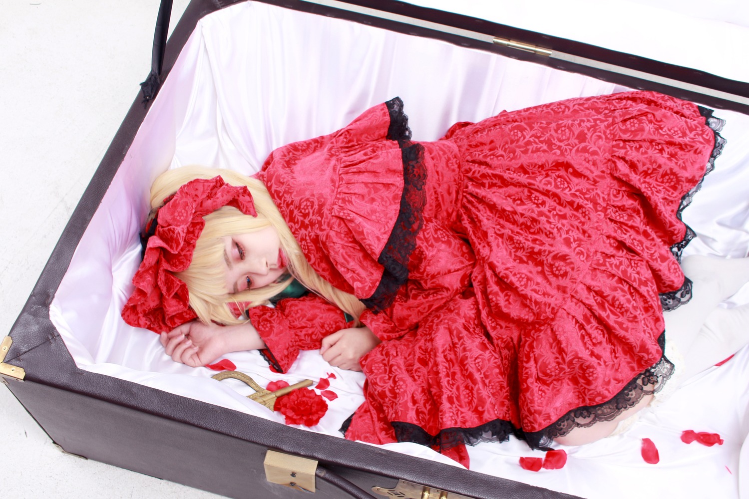 1girl blonde_hair blue_eyes bonnet dress flower frills lace lying on_side pillow red_dress shinku solo