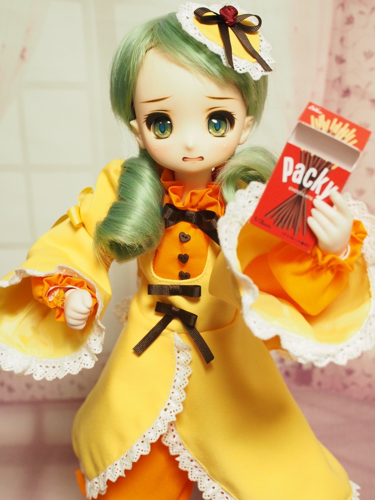 1girl doll dress fan frills green_eyes green_hair hat kanaria solo