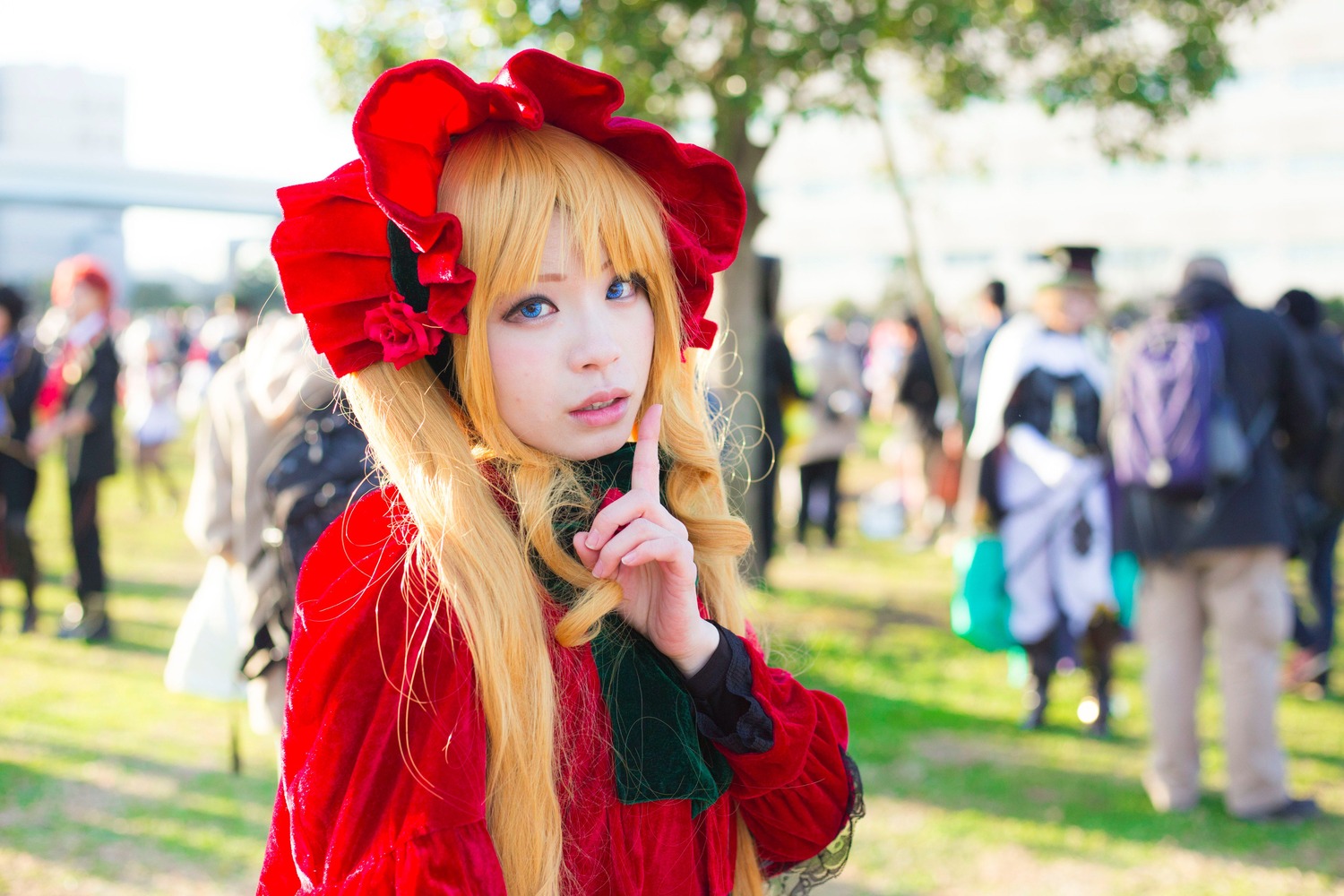 blonde_hair blue_eyes blurry blurry_background blurry_foreground depth_of_field dress figure flower hat lips long_hair looking_at_viewer multiple_girls photo realistic shinku solo solo_focus