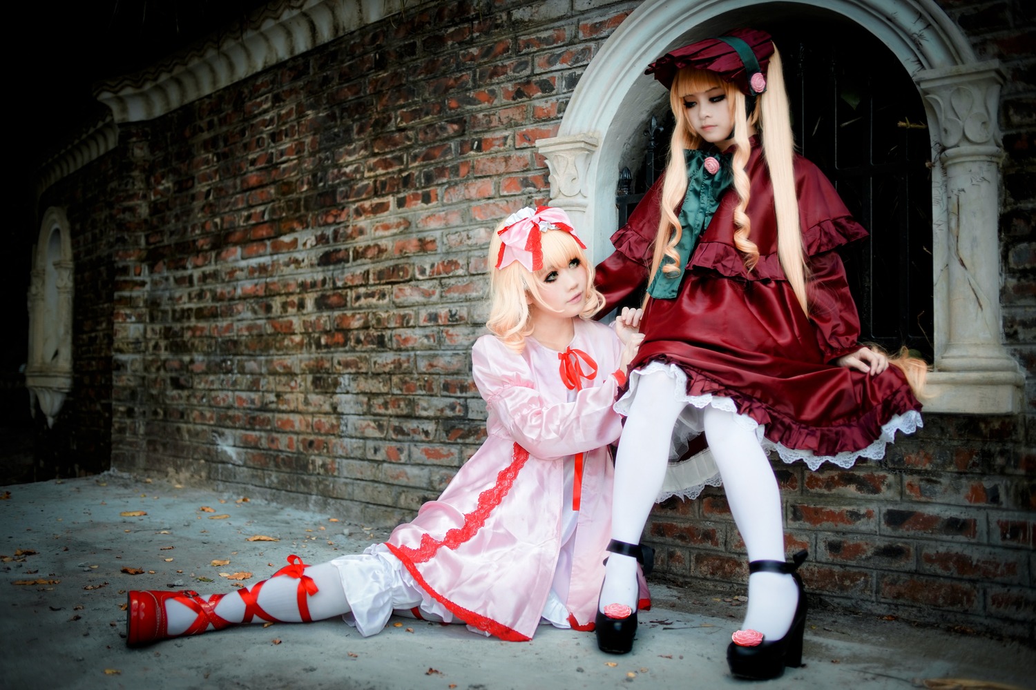 2girls blonde_hair dress frills hairband long_hair multiple_cosplay multiple_girls pantyhose shoes sitting standing tagme white_legwear