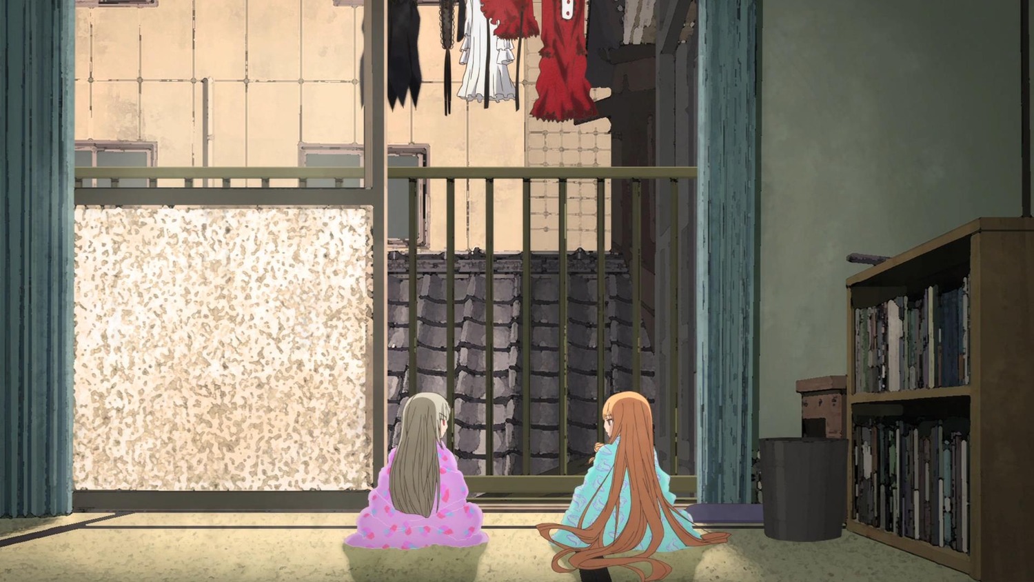 3girls blonde_hair image indoors japanese_clothes kimono long_hair multiple_girls on_stomach pair shinku sitting suigintou tatami very_long_hair