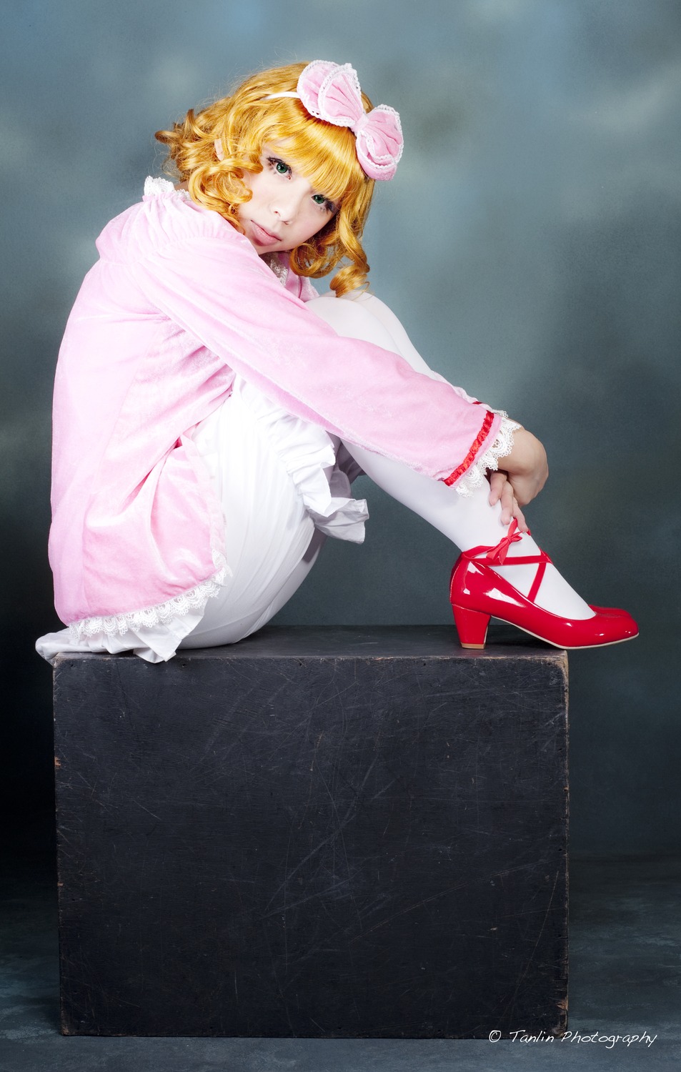 1girl bangs blonde_hair bow curly_hair flower frills hair_bow high_heels hinaichigo lips pink_bow rain red_footwear shoes sitting solo striped