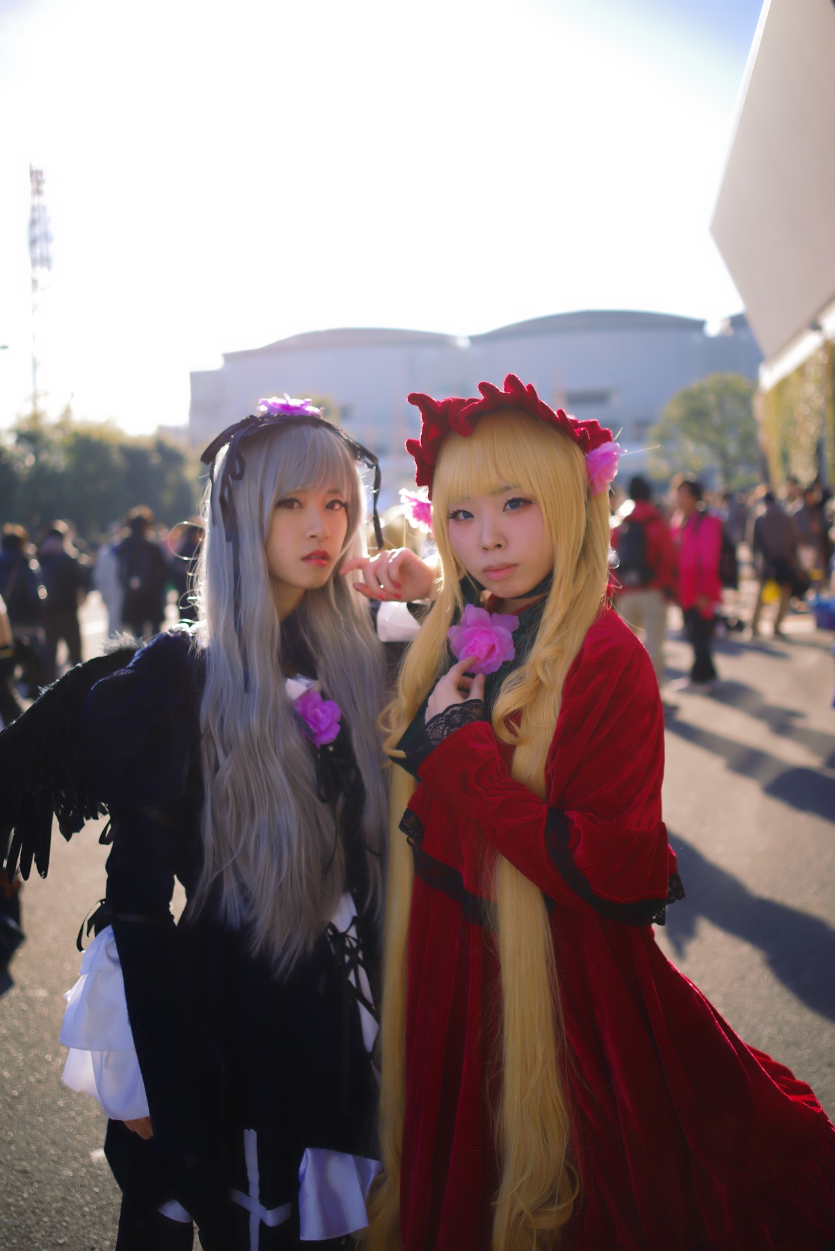 2girls bangs blonde_hair blue_eyes blunt_bangs blurry blurry_background depth_of_field dress lips long_hair looking_at_viewer multiple_cosplay multiple_girls silver_hair tagme