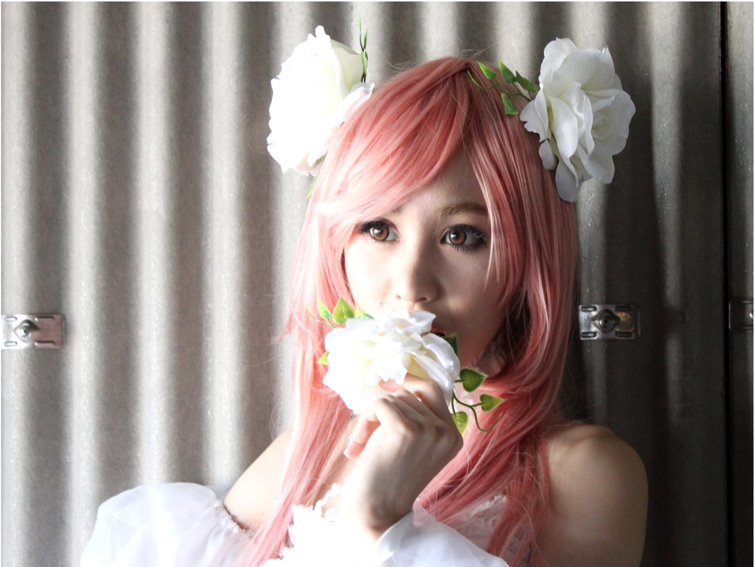 1girl bare_shoulders bouquet flower gloves hair_flower hair_ornament kirakishou lips long_hair pink_hair solo white_flower