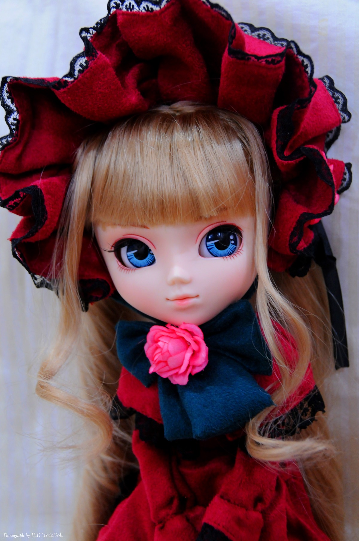 1girl bangs blonde_hair blue_eyes bow doll flower lips long_hair looking_at_viewer pink_rose red_rose rose shinku solo upper_body