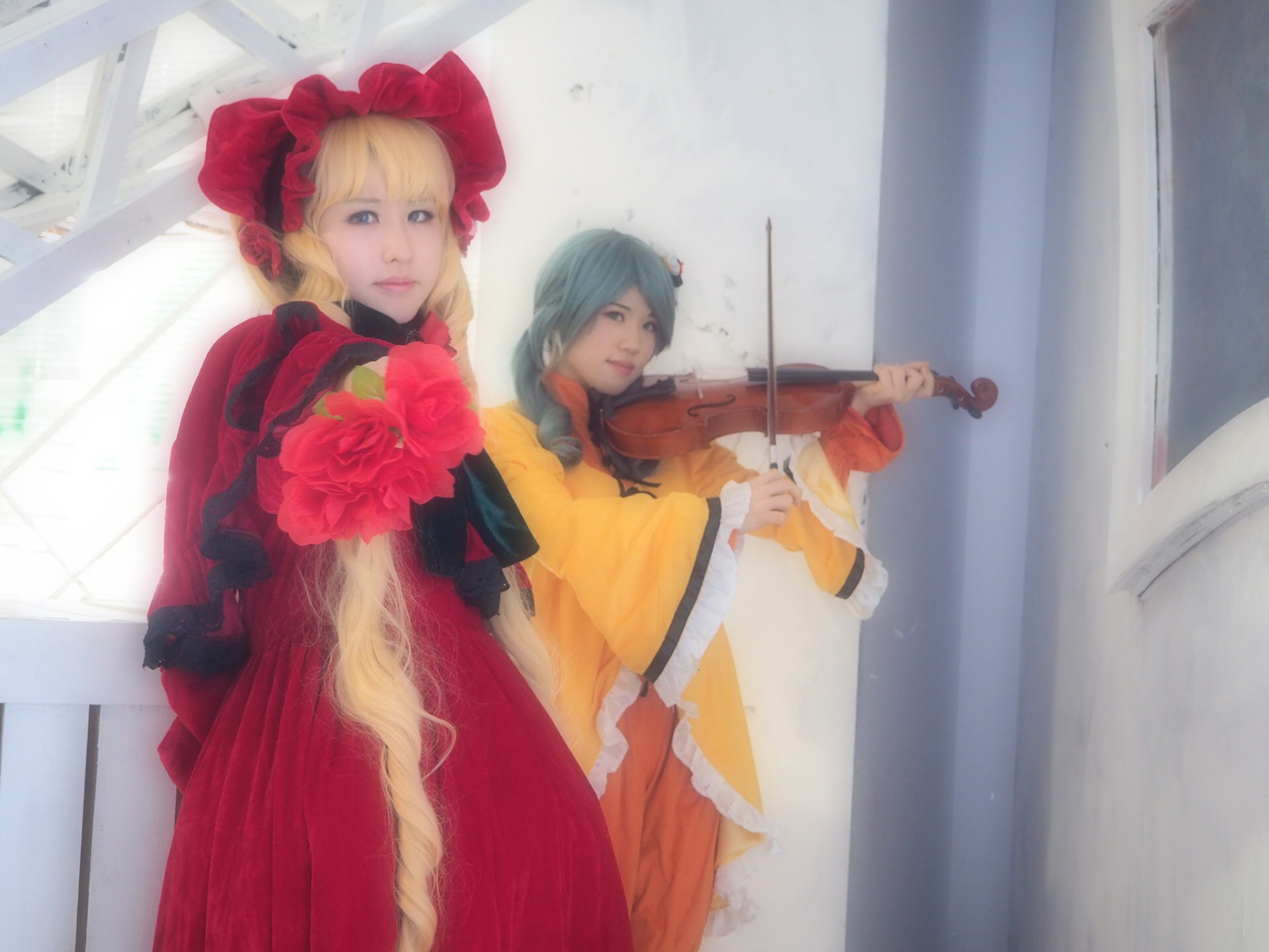 2girls blonde_hair blue_eyes blue_hair bow curtains dress flower frills instrument lips long_hair multiple_cosplay multiple_girls realistic red_dress rose shinku tagme violin