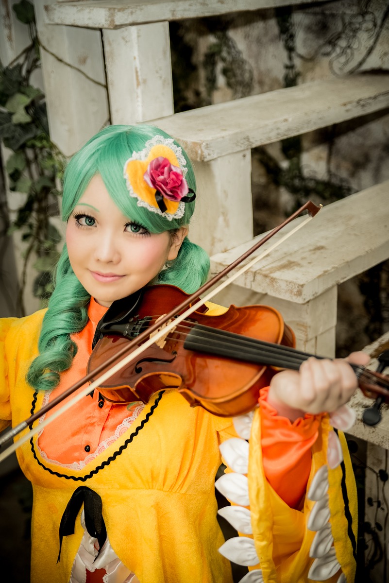 1girl drill_hair flower green_hair hair_flower hair_ornament instrument kanaria music musical_note photo playing_instrument solo violin