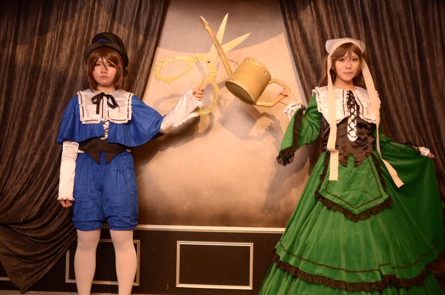 2girls brown_hair curtains dress green_dress hat head_scarf multiple_cosplay multiple_girls ribbon sisters standing suiseiseki tagme twins