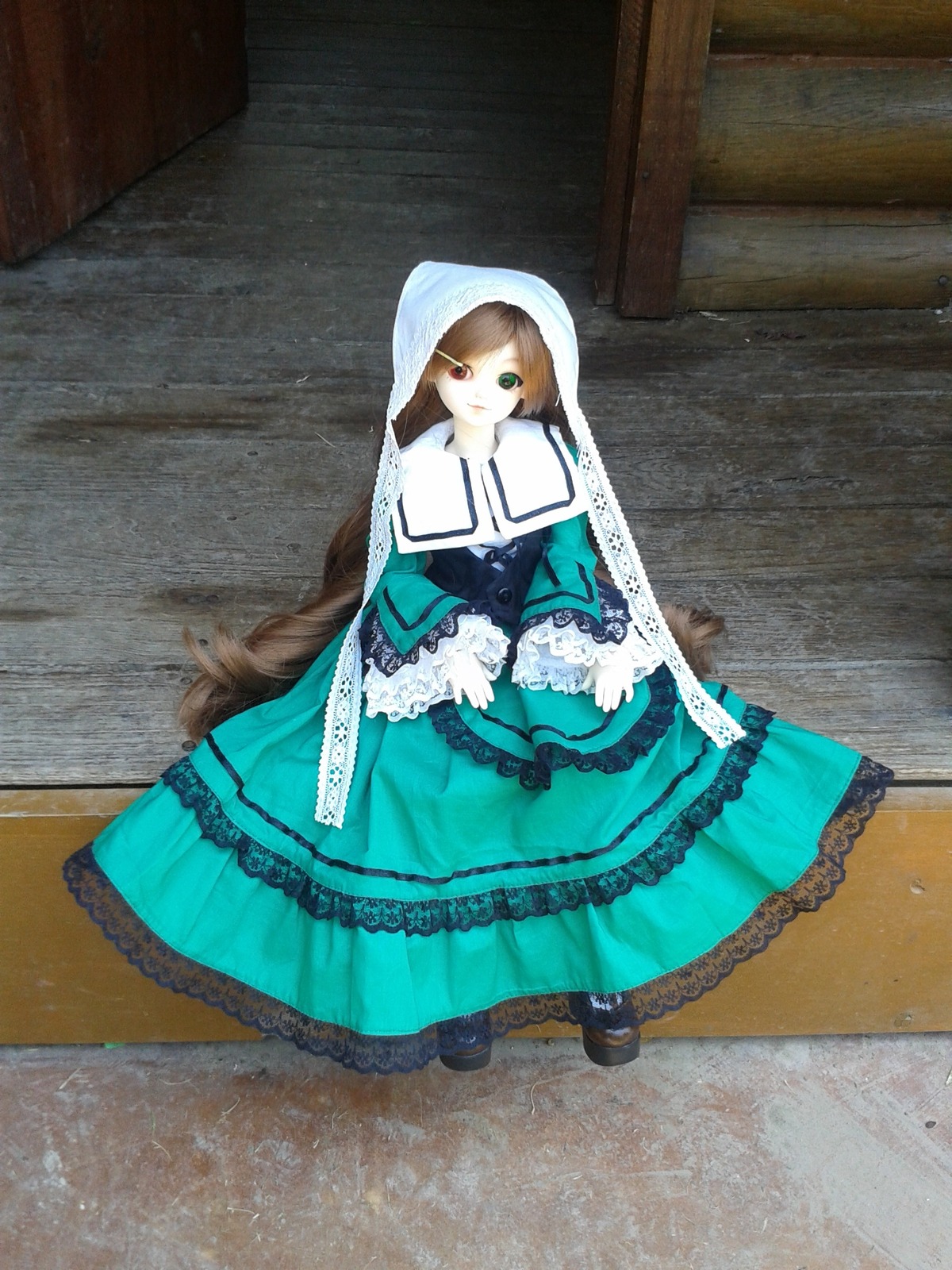 1girl blue_dress brown_hair doll dress frills full_body green_dress green_eyes heterochromia long_hair looking_at_viewer red_eyes shoes solo standing suiseiseki very_long_hair wooden_floor