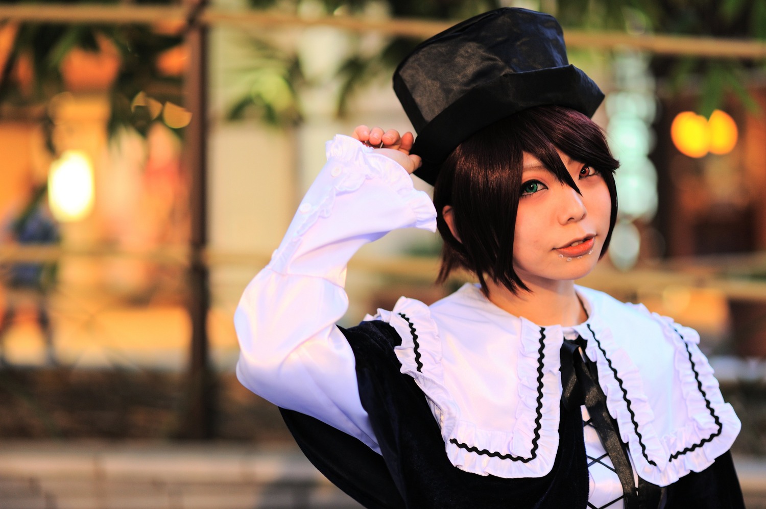 1girl blurry blurry_background blurry_foreground bokeh depth_of_field hat lips lipstick long_sleeves looking_at_viewer makeup nail_polish short_hair solo souseiseki upper_body