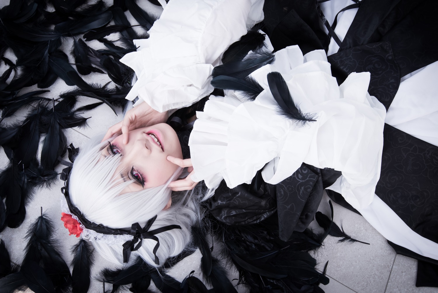 1girl bird black_feathers black_wings crow doll_joints dress feathered_wings feathers gothic_lolita hairband lace lips lolita_fashion looking_at_viewer solo suigintou white_hair wings