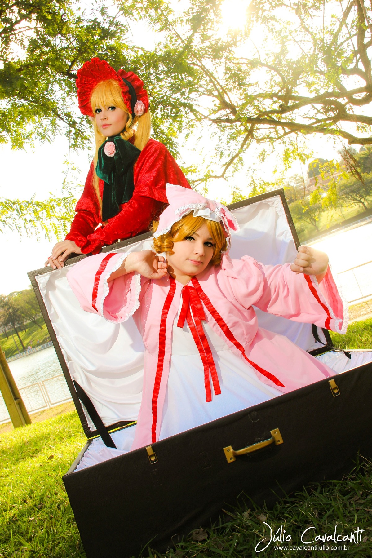 2girls bangs blonde_hair day dress flower grass leaf long_sleeves looking_at_viewer multiple_cosplay multiple_girls outdoors siblings standing tagme tree wide_sleeves