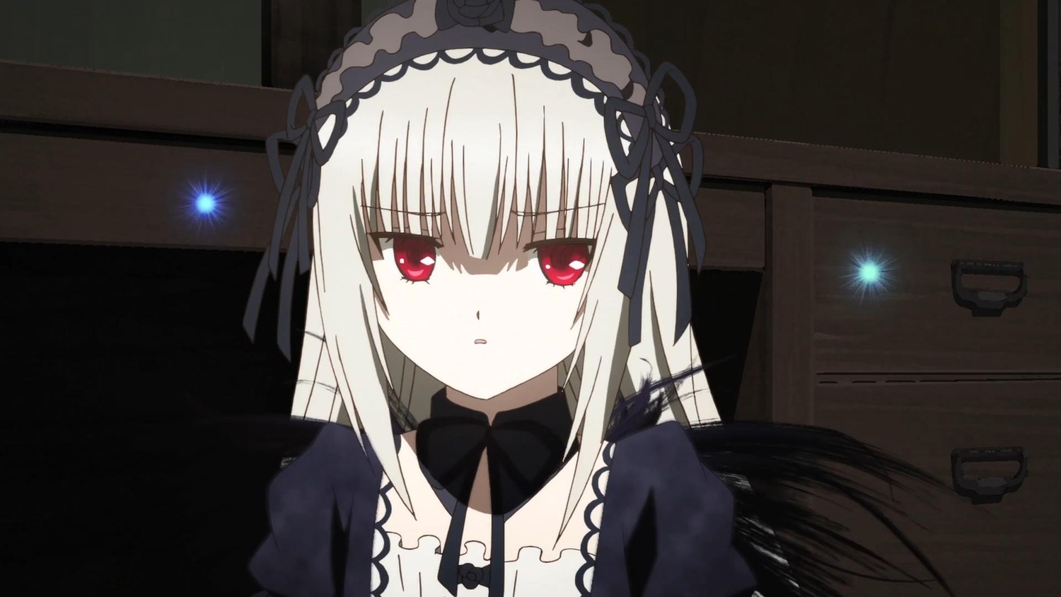 1girl bangs black_ribbon detached_collar dress eyebrows_visible_through_hair hair_between_eyes hairband image indoors long_hair long_sleeves looking_at_viewer parted_lips red_eyes ribbon silver_hair solo suigintou wings