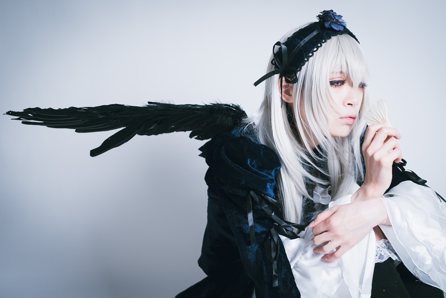 1girl bangs black_wings closed_mouth feathered_wings feathers gradient gradient_background hairband long_hair long_sleeves ribbon silver_hair solo suigintou upper_body wings