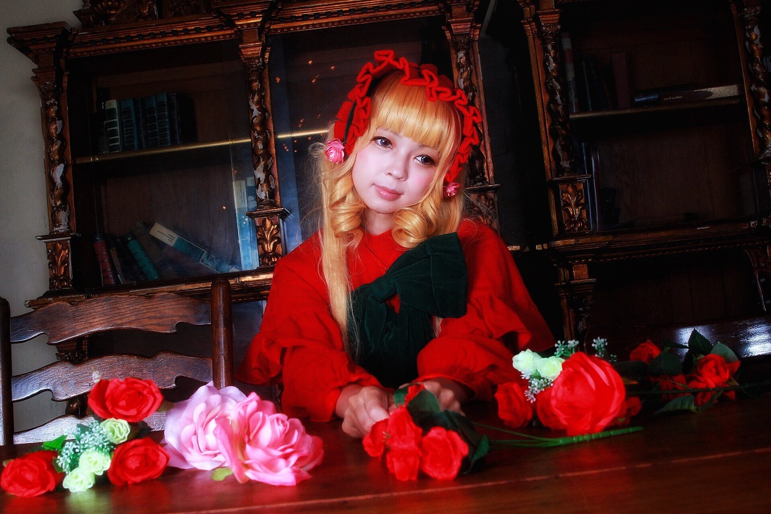 1girl bangs blonde_hair bookshelf bouquet dress drill_hair flower gothic_lolita lips lolita_fashion long_hair looking_at_viewer pink_flower pink_rose red_flower red_rose rose shinku solo vase white_rose