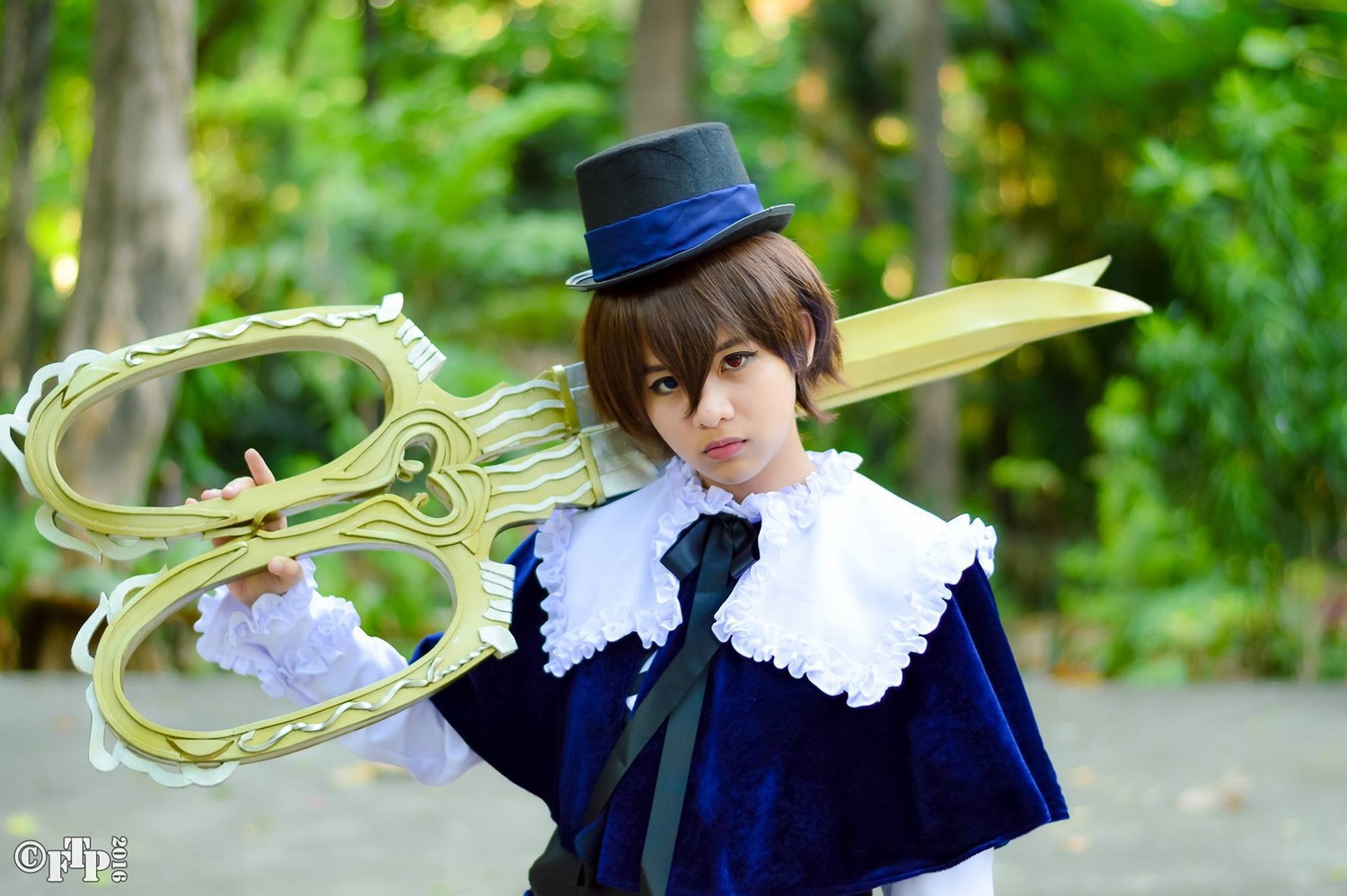 blurry blurry_background brown_hair depth_of_field hat outdoors solo souseiseki top_hat