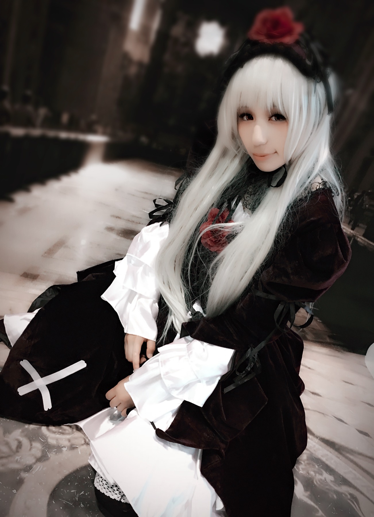 1girl dress flower gothic_lolita lolita_fashion long_hair long_sleeves looking_at_viewer rose smile solo suigintou