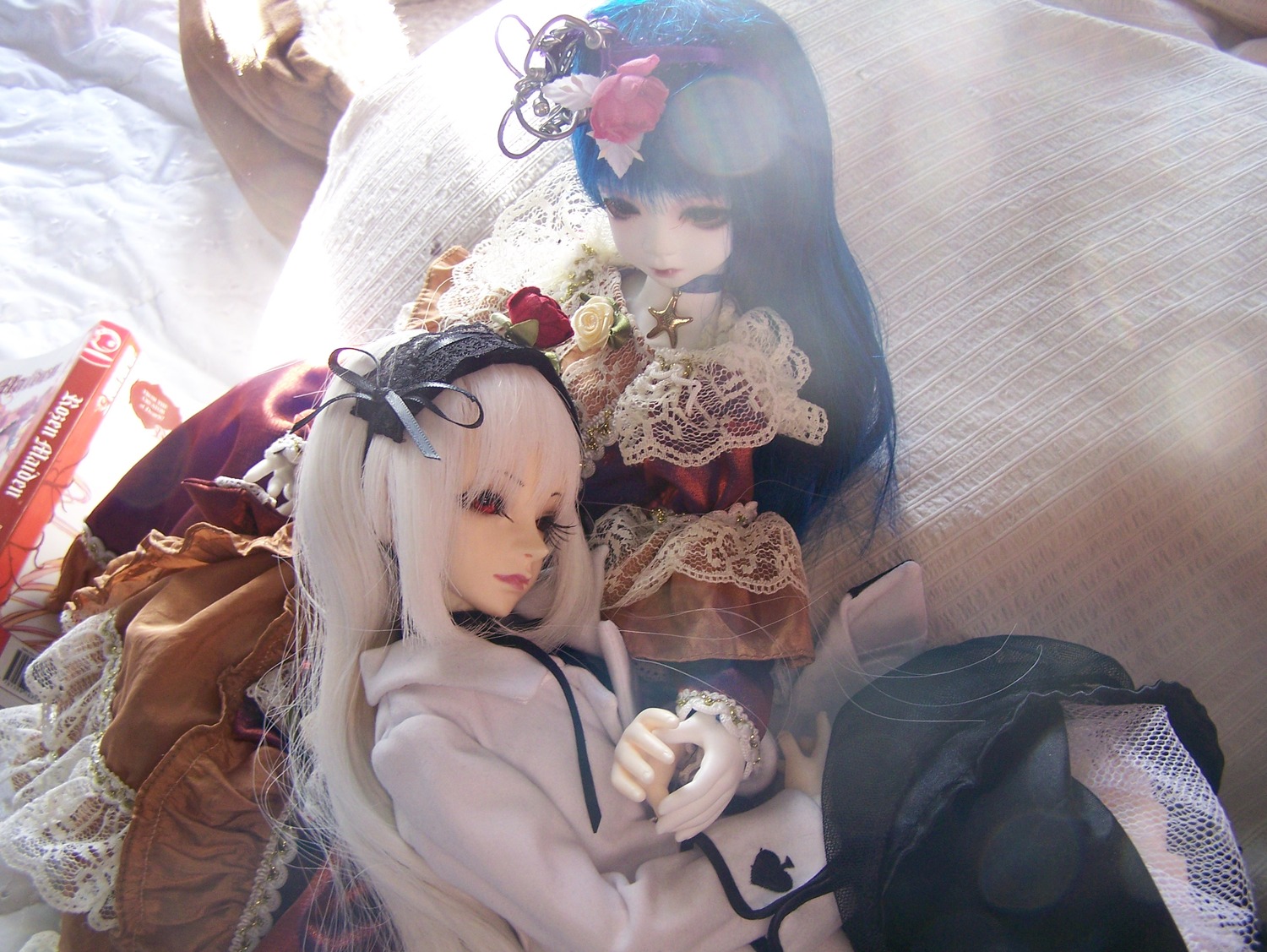 2girls doll flower hair_ornament long_hair multiple_girls red_eyes sitting solo suigintou white_hair