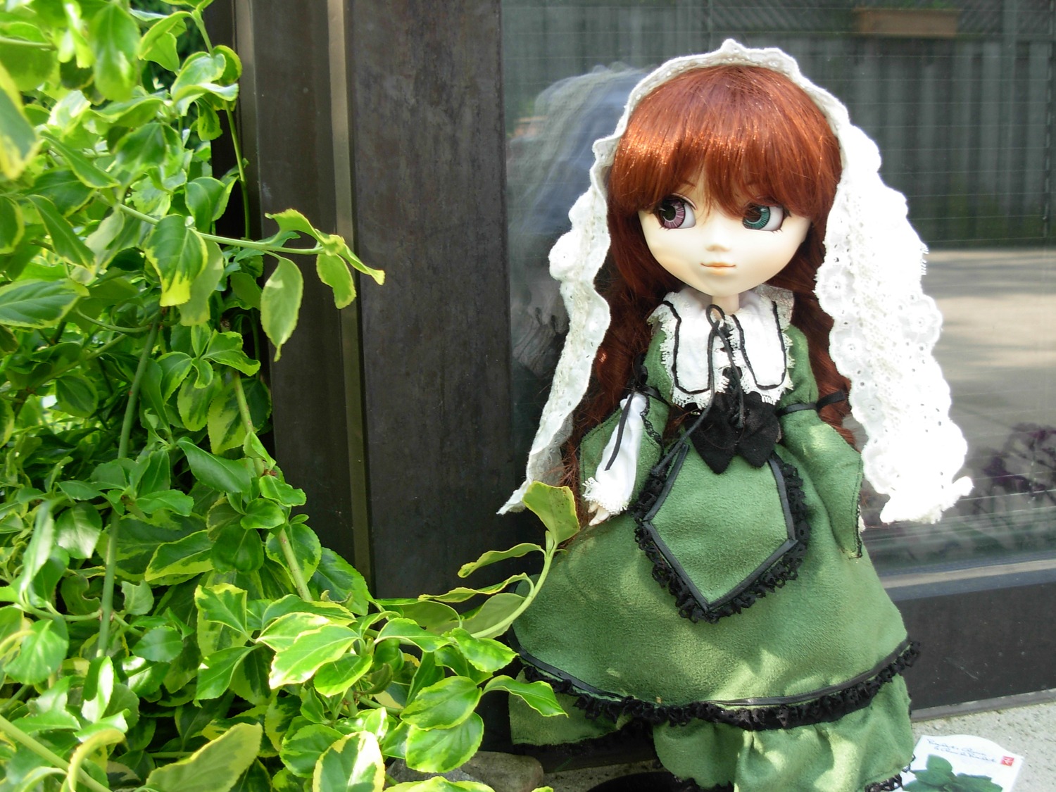 1girl bow doll dress frills green_dress green_eyes lolita_fashion long_hair long_sleeves looking_at_viewer plant solo suiseiseki very_long_hair