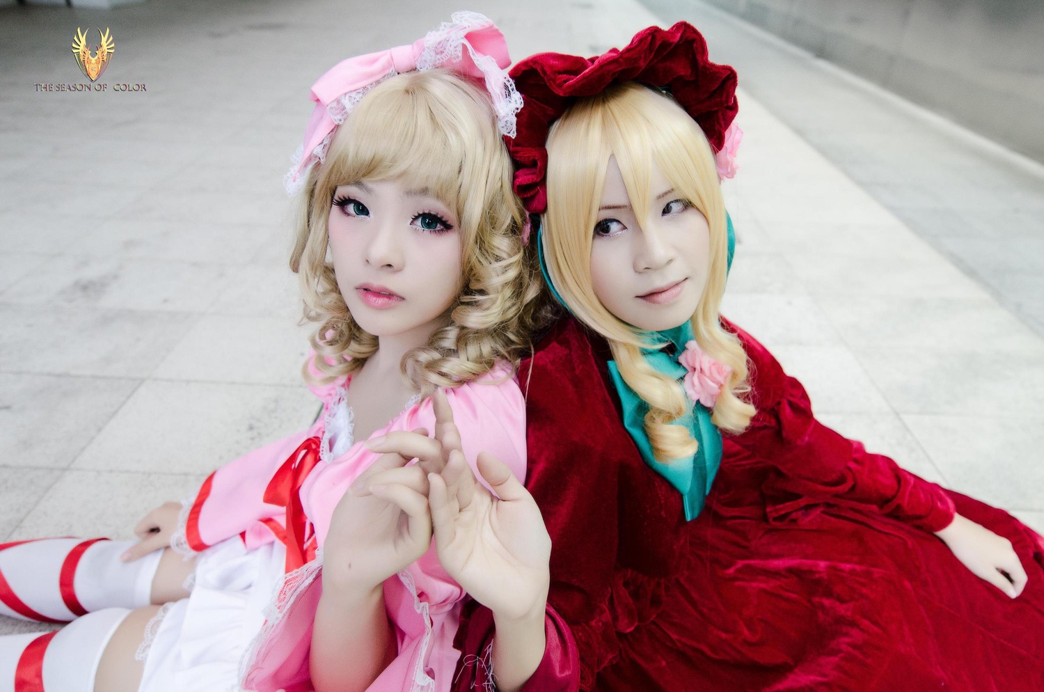 2girls blonde_hair blue_eyes blurry bow depth_of_field dress drill_hair lips looking_at_viewer multiple_cosplay multiple_girls nose photo red_dress smile tagme