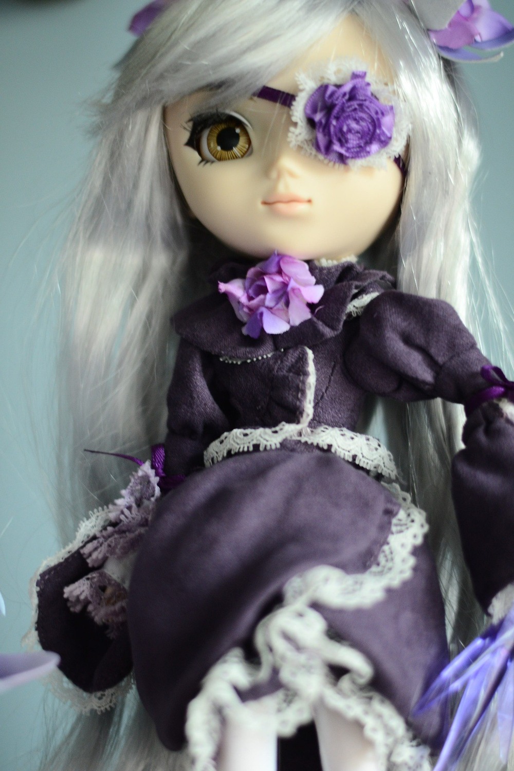 1girl barasuishou doll dress eyepatch flower frills gothic_lolita lolita_fashion long_hair long_sleeves purple_flower purple_rose rose silver_hair solo yellow_eyes