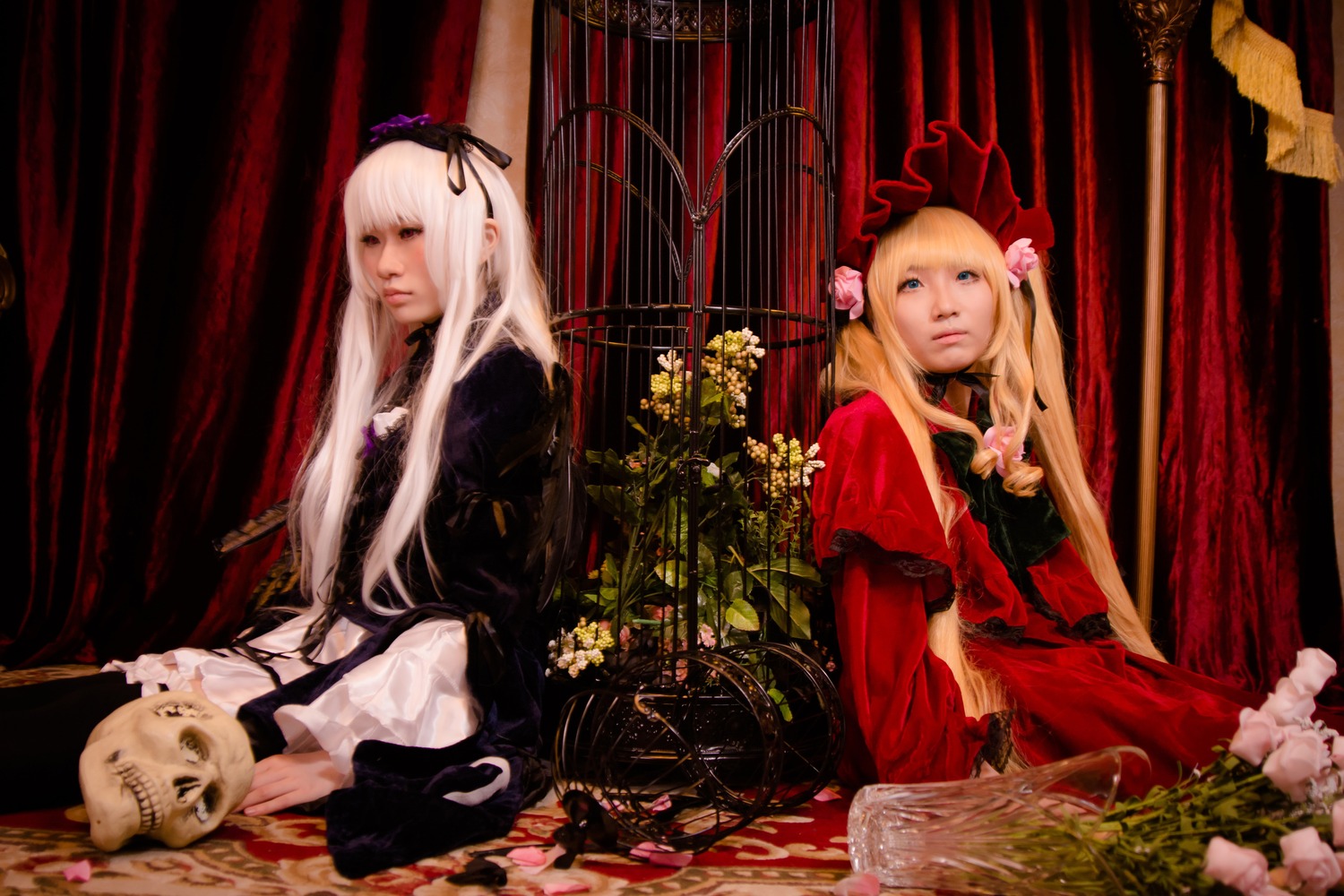 2girls blonde_hair blue_eyes curtains dress flower long_hair multiple_cosplay multiple_girls red_dress shinku sitting tagme very_long_hair