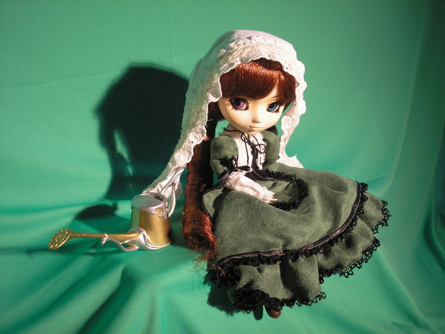 1girl auto_tagged bangs brown_hair doll dress frills green_dress heterochromia lolita_fashion long_hair long_sleeves looking_at_viewer solo suiseiseki very_long_hair