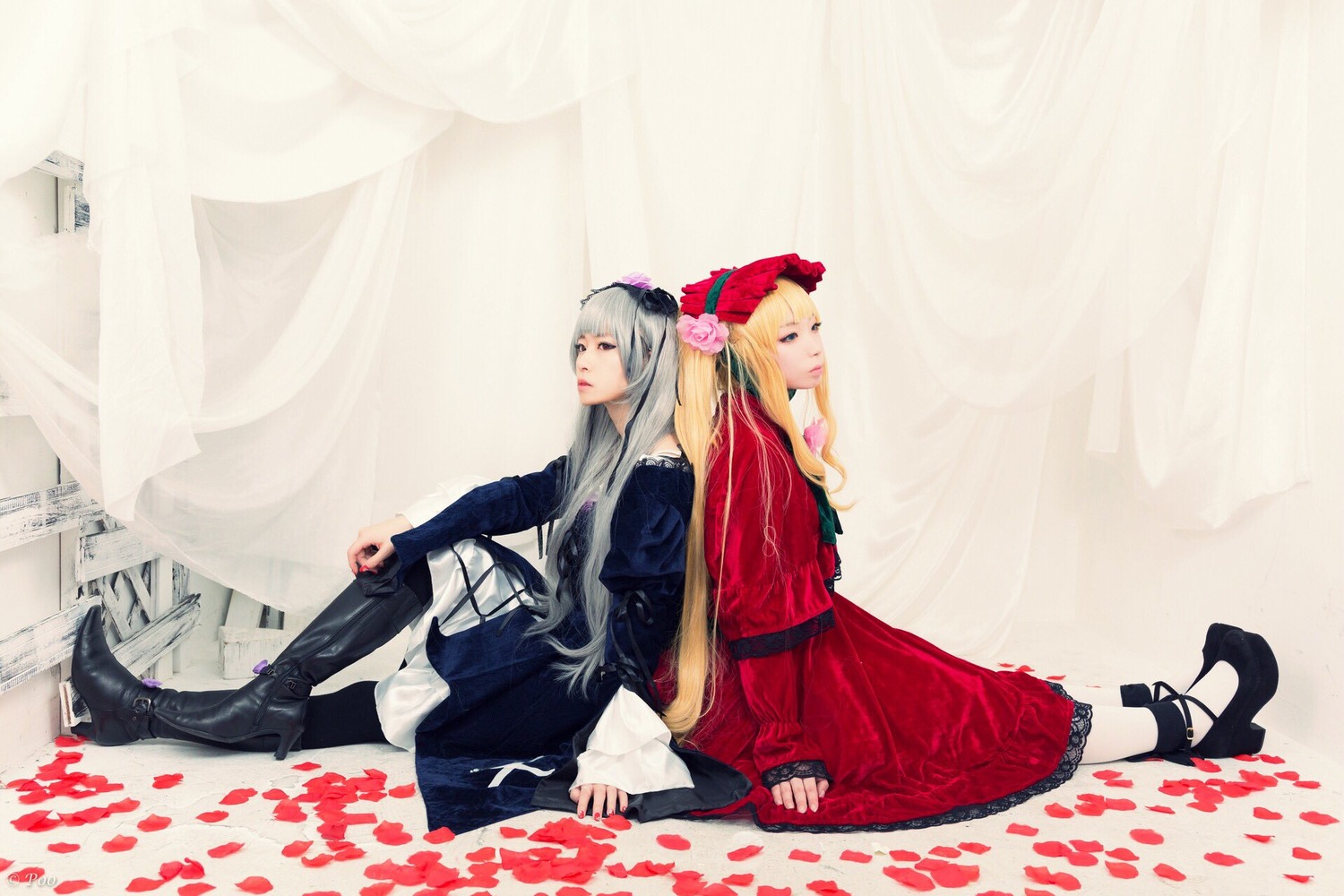 2girls back-to-back black_footwear blonde_hair blue_eyes dress flower high_heels long_hair long_sleeves multiple_cosplay multiple_girls red_dress shinku shoes silver_hair sitting tagme