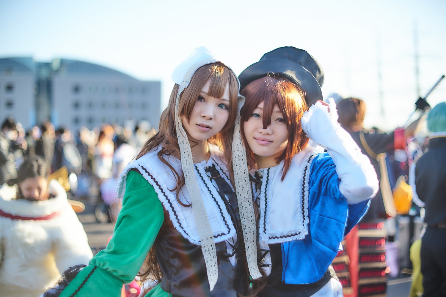 2girls 3d blonde_hair blue_eyes blurry blurry_background blurry_foreground depth_of_field hat lips multiple_cosplay multiple_girls photo realistic tagme