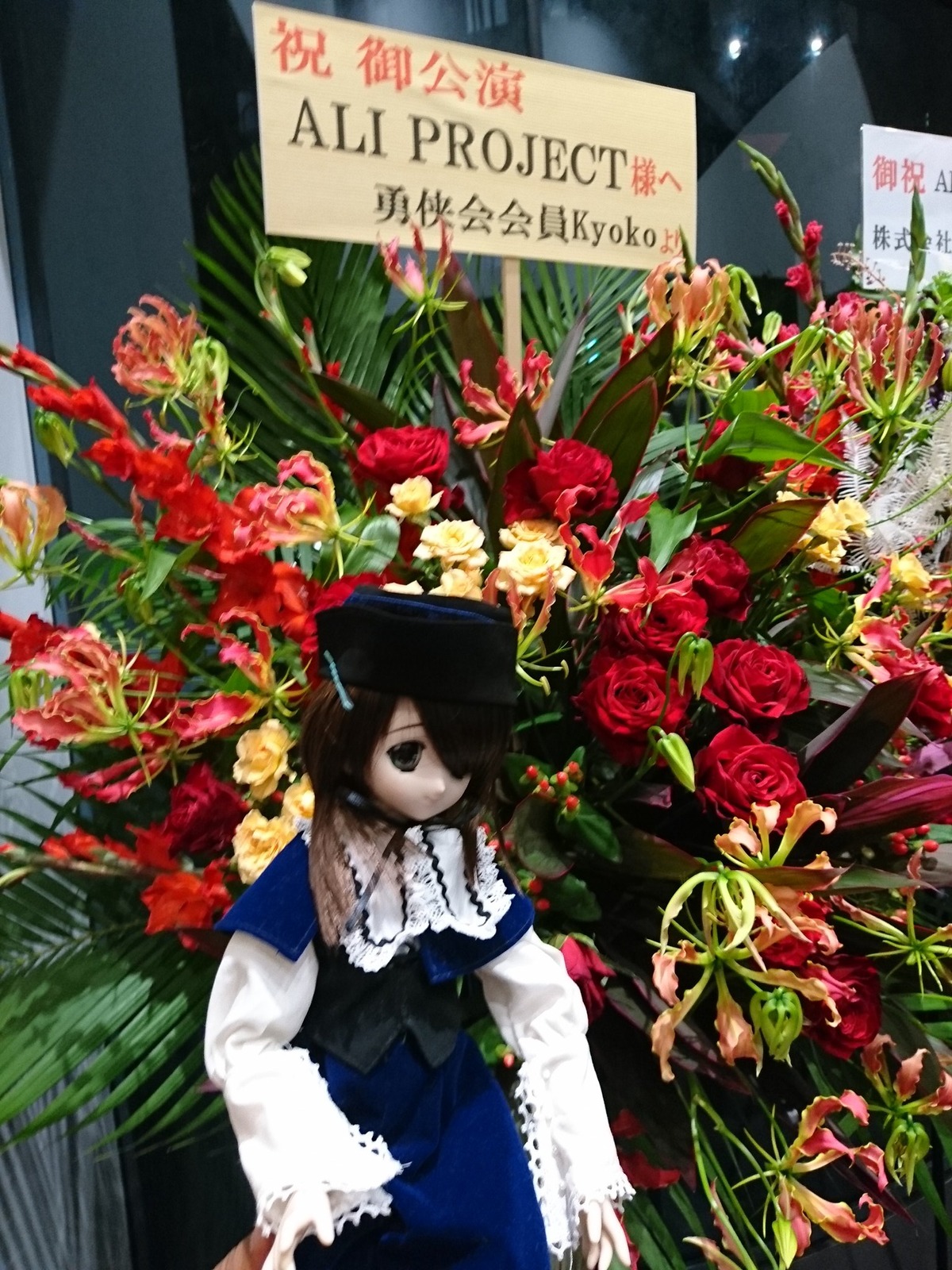 1girl black_eyes black_hair doll dress flower hair_over_one_eye hat plant red_flower red_rose rose solo souseiseki