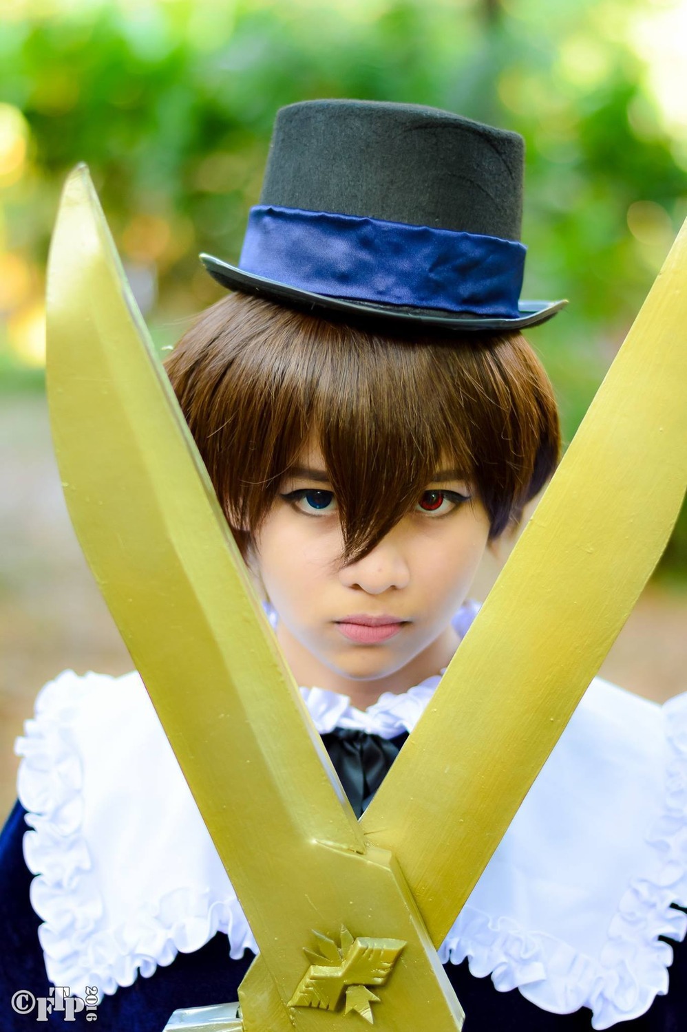 blue_eyes blurry brown_hair depth_of_field frills hat heterochromia lips looking_at_viewer solo souseiseki