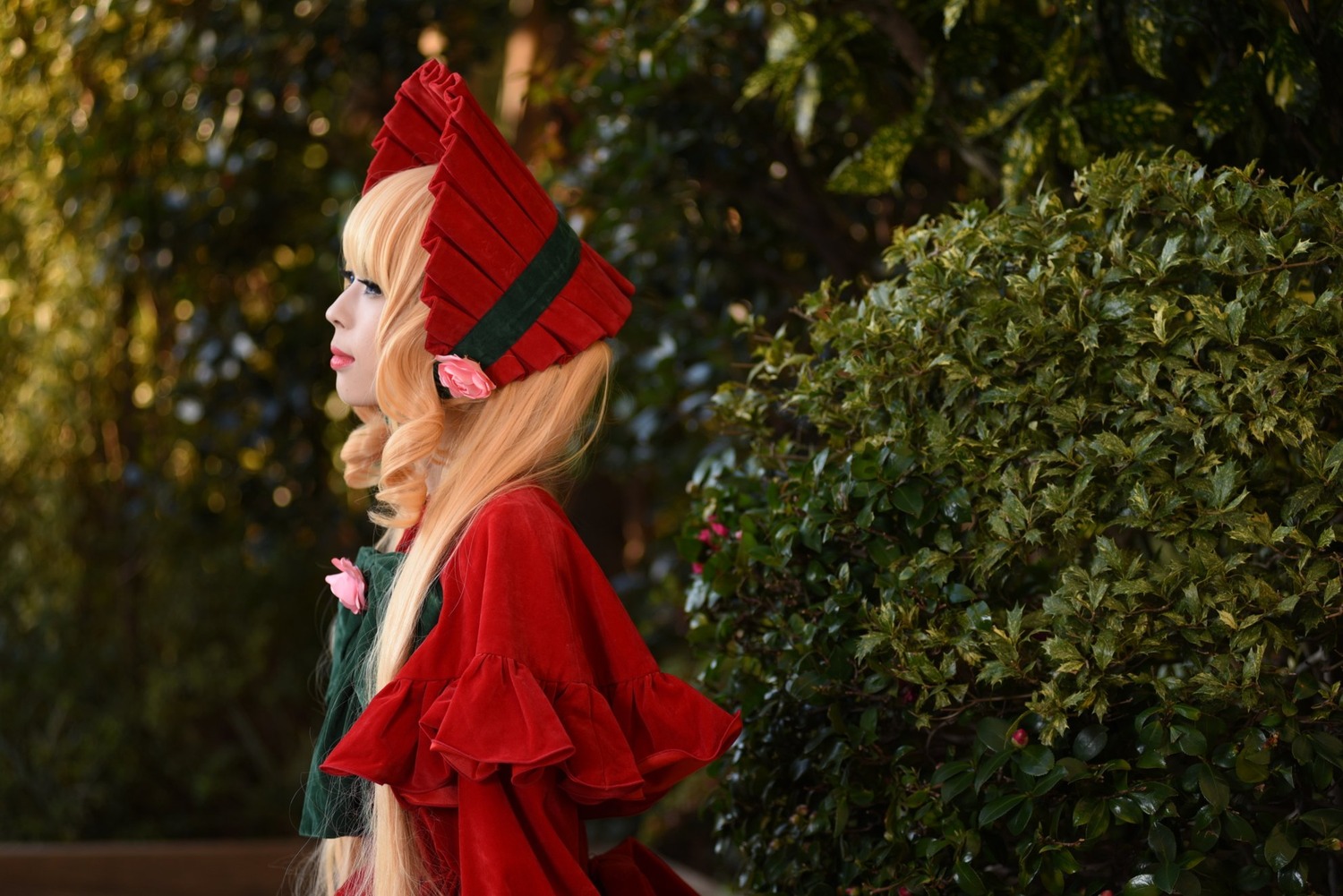 1girl blonde_hair blue_eyes bonnet bow braid dress lips long_hair profile ringlets shinku solo upper_body