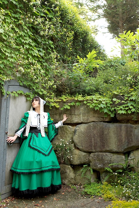 1girl dress green_dress long_sleeves solo suiseiseki tree