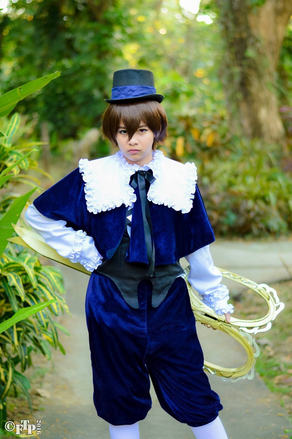 brown_hair capelet hat long_sleeves outdoors solo souseiseki standing top_hat