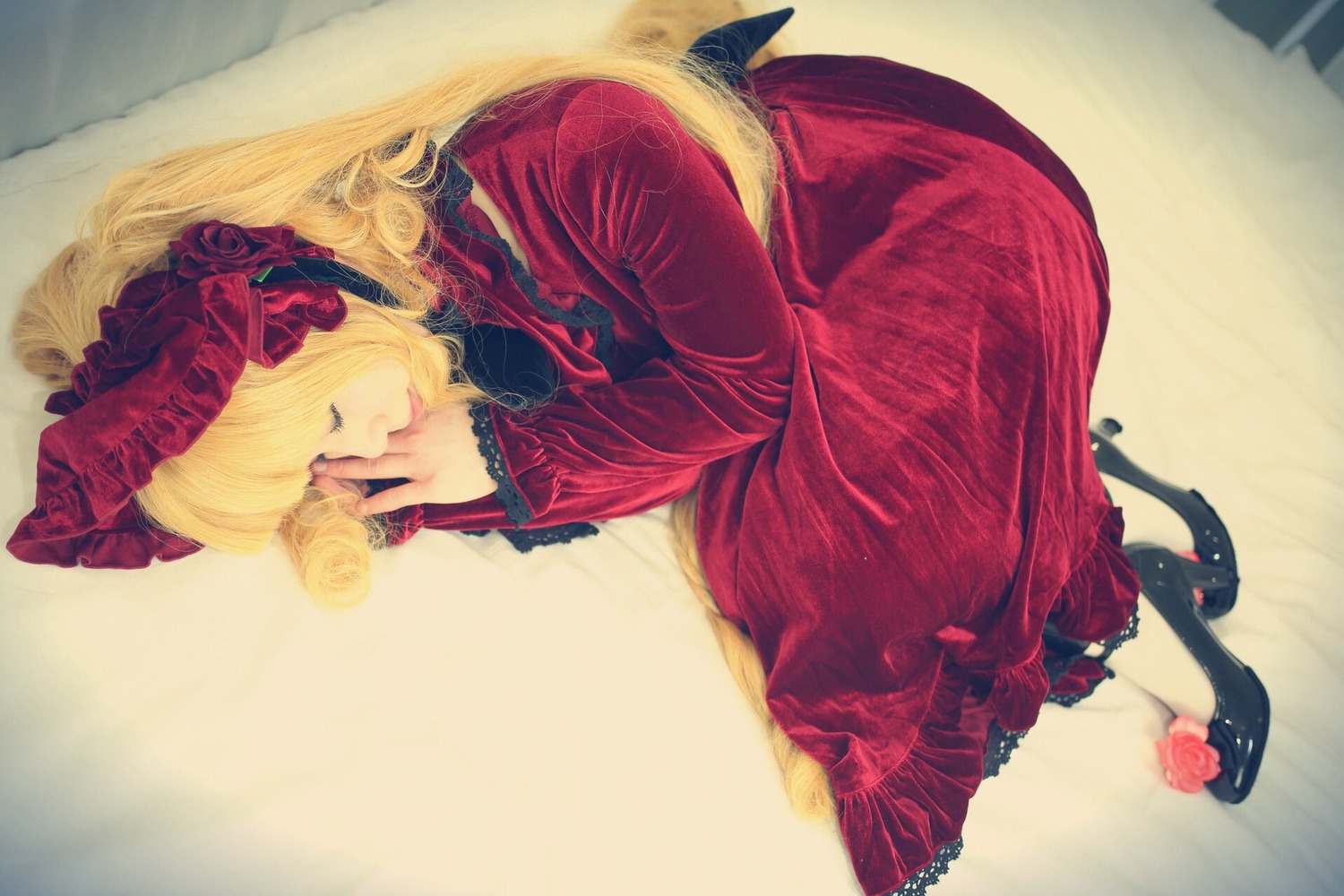 1girl blonde_hair bonnet closed_eyes dress flower long_sleeves red_dress red_flower red_rose rose shinku sleeping solo