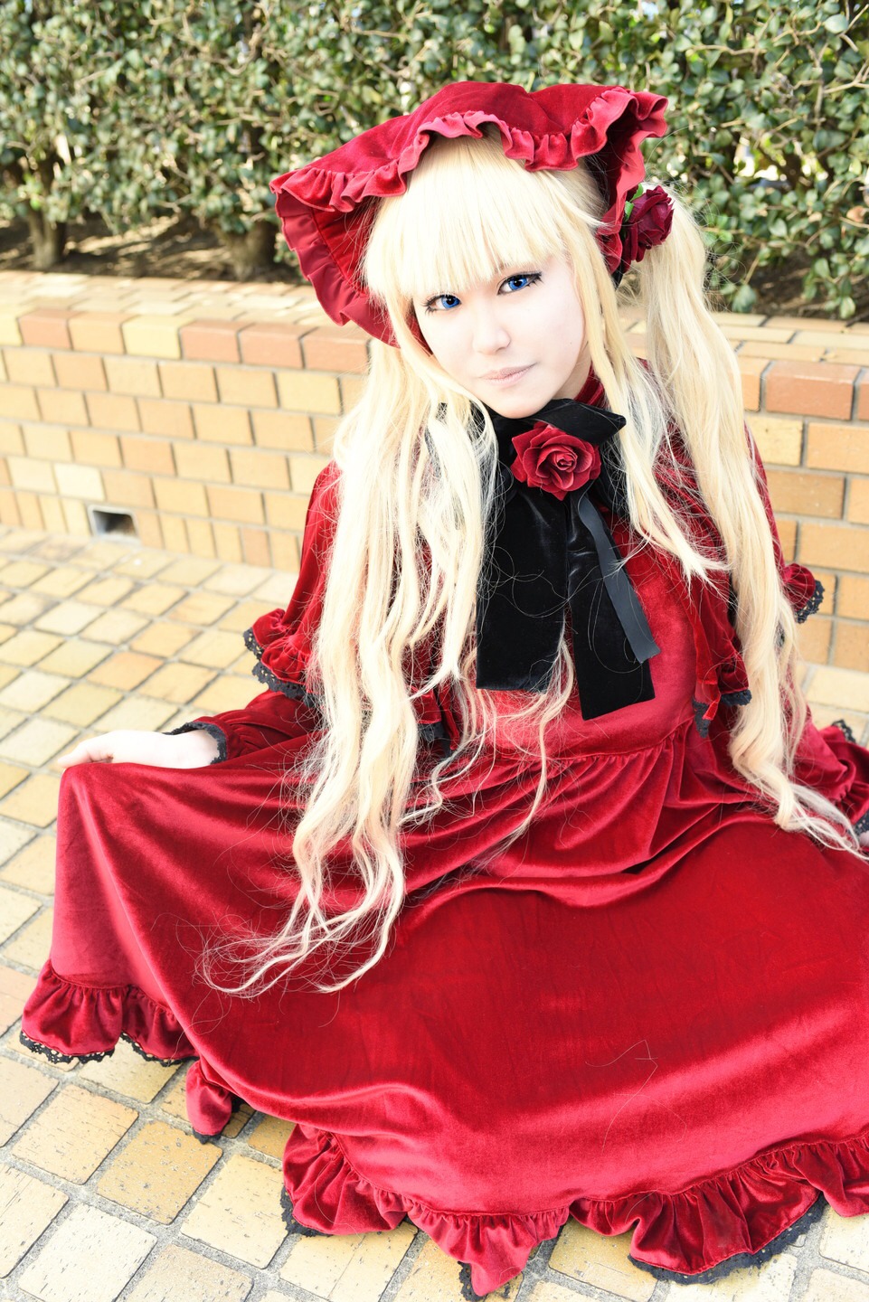 1girl blonde_hair blue_eyes bonnet chain-link_fence dress fence flower frills hat lolita_fashion long_hair looking_at_viewer red_dress red_flower red_rose rose shinku solo very_long_hair