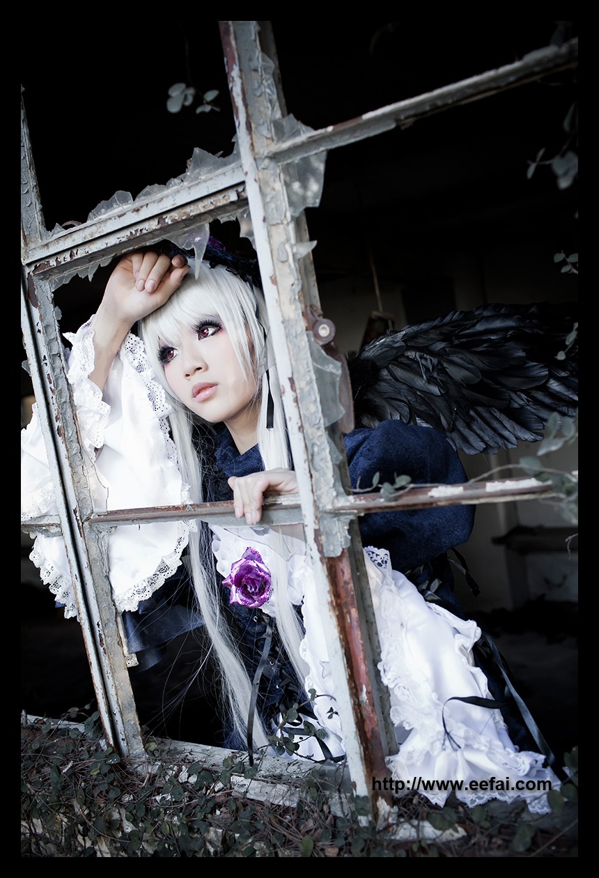 1girl auto_tagged black_wings dress feathers flower letterboxed lolita_fashion long_hair rose solo suigintou wings