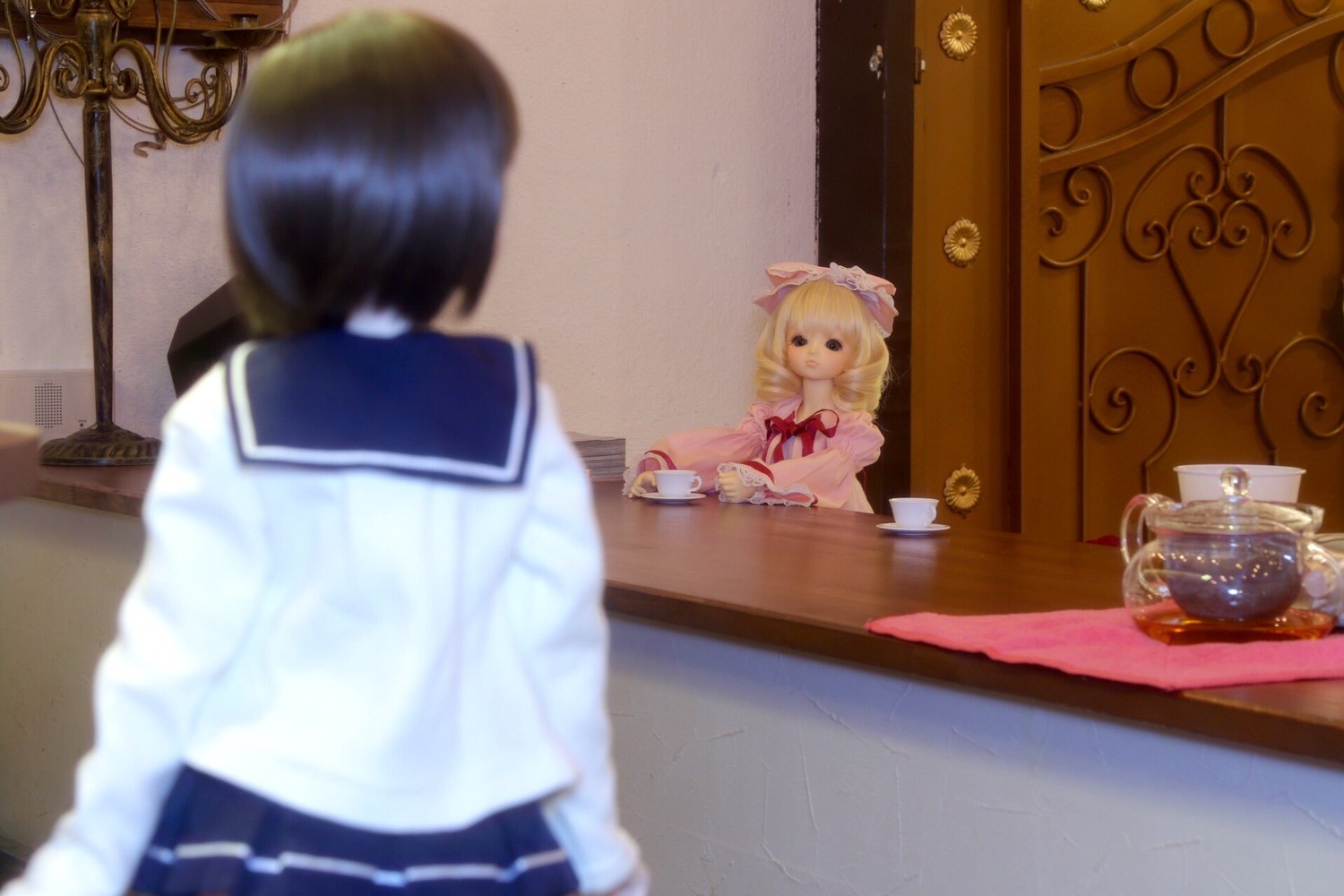 2girls blonde_hair blurry blurry_background blurry_foreground cup depth_of_field doll figure hinaichigo indoors kashiwaba_tomoe mirror multiple_girls photo reflection school_uniform serafuku shirt sitting solo teacup