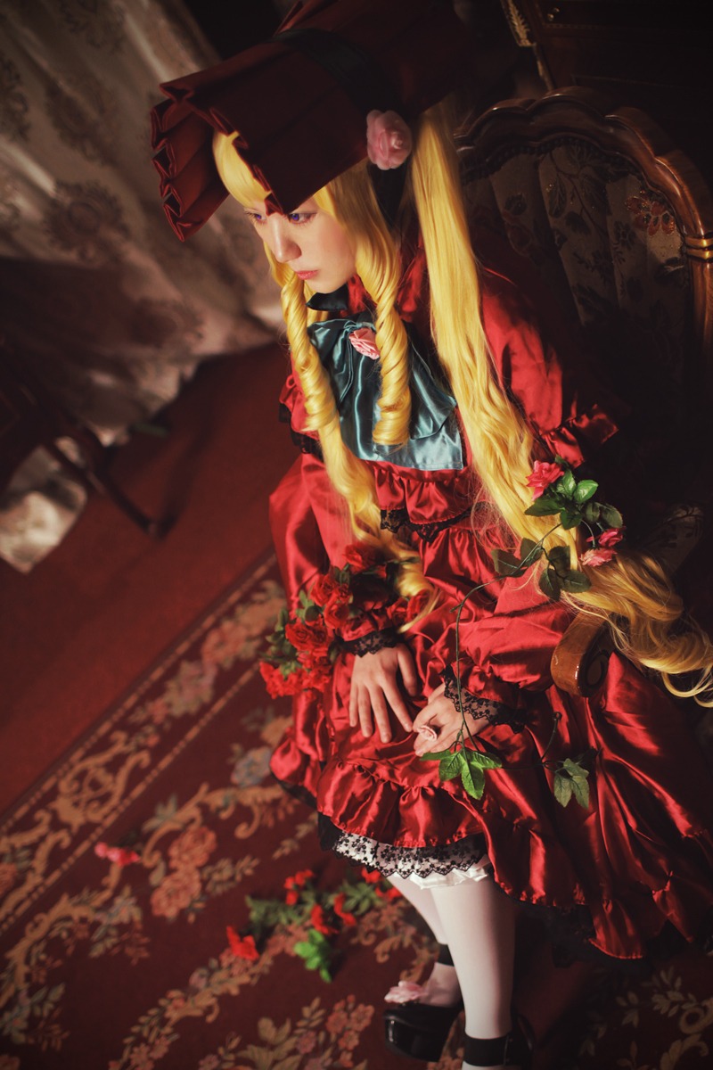 1girl blonde_hair blue_eyes dress flower frills hat long_hair profile red_dress shinku solo very_long_hair