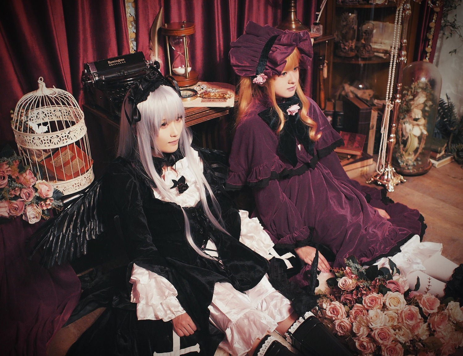 2girls blonde_hair bouquet dress flower gothic_lolita hat long_hair multiple_cosplay multiple_girls rose silver_hair suigintou tagme white_hair