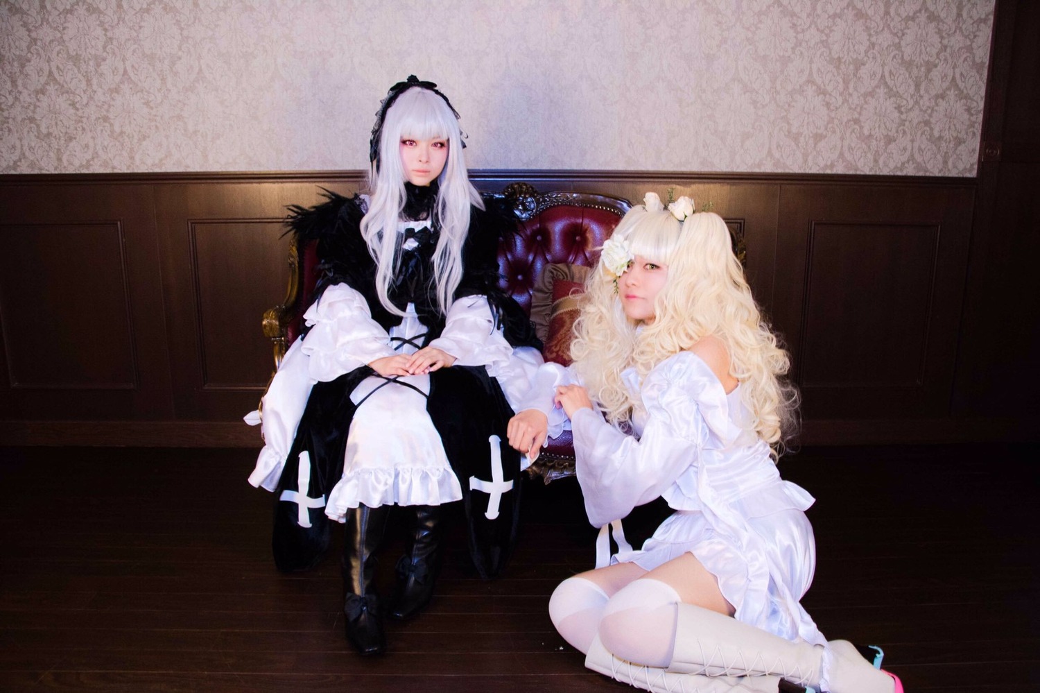 2girls bangs blonde_hair boots dress frills high_heel_boots high_heels lolita_fashion long_hair long_sleeves multiple_cosplay multiple_girls sitting tagme wavy_hair white_dress white_hair