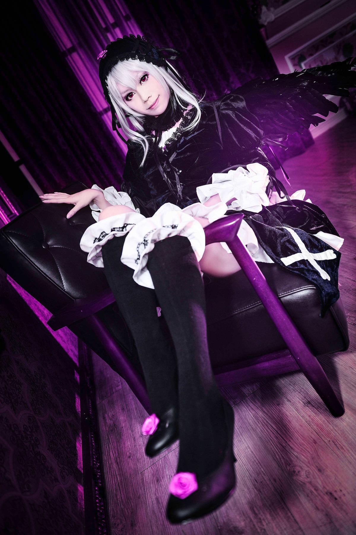 1girl black_legwear chair crossed_legs frills gothic_lolita lolita_fashion looking_at_viewer red_eyes silver_hair sitting smile solo suigintou thighhighs