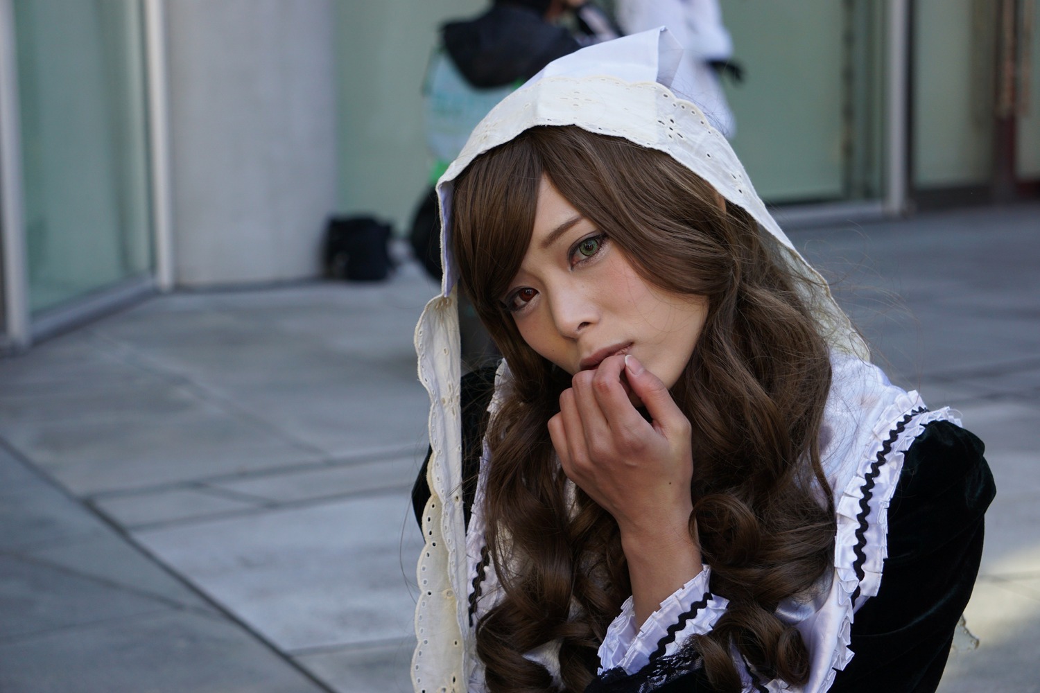 1girl blurry blurry_background blurry_foreground brown_hair depth_of_field indoors lips long_hair long_sleeves looking_at_viewer solo suiseiseki window