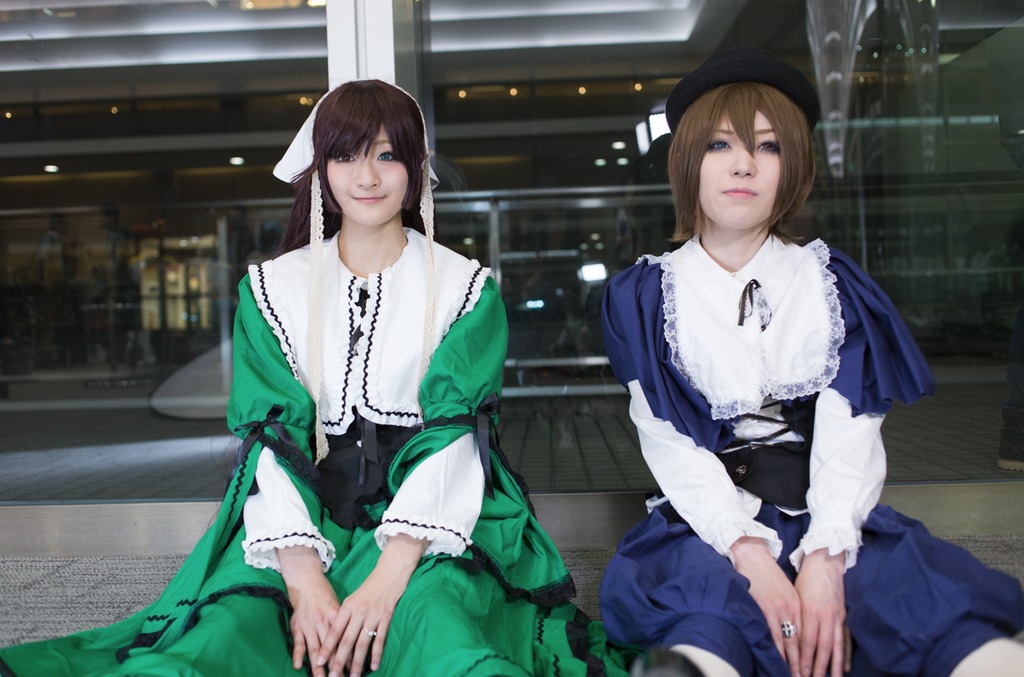 2girls blue_dress blue_eyes brown_hair capelet dress green_dress hat jewelry long_sleeves looking_at_viewer multiple_cosplay multiple_girls ribbon ring siblings sisters sitting smile tagme