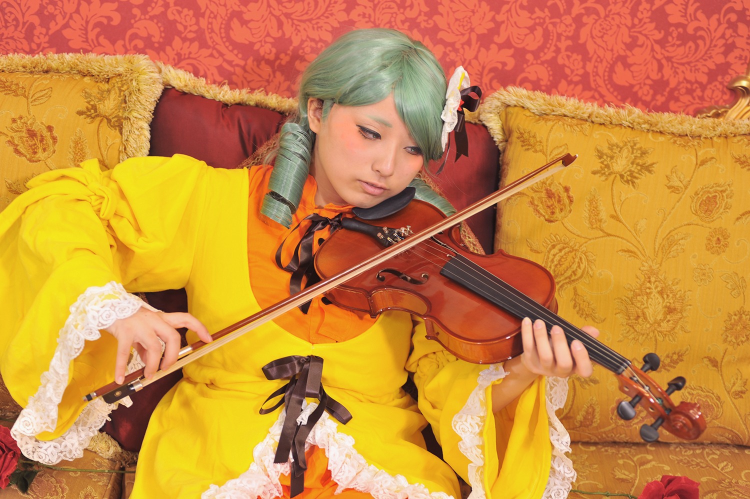 1girl bow_(instrument) frilled_sleeves frills green_hair instrument kanaria music playing_instrument solo violin wide_sleeves yellow_dress